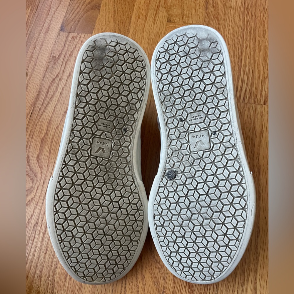 Veja White Leather Sneakers with Gray Details - Picture 5 of 7